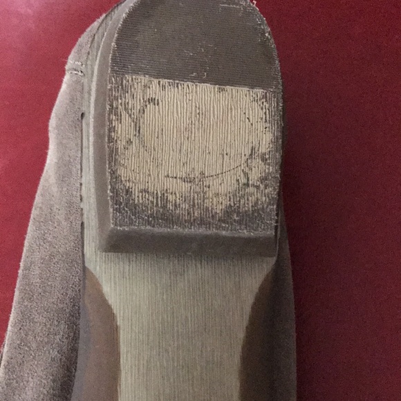 B. MAKOWSKY SUEDE FLATS - Picture 7 of 7